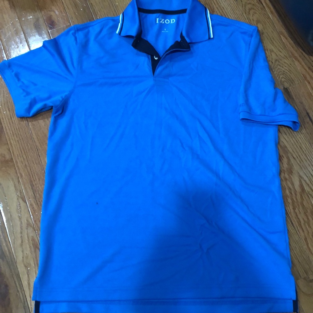 Light blue men’s golf shirt